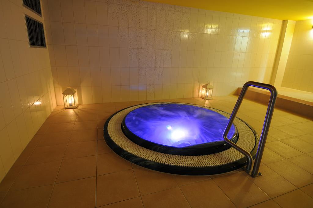 Wellness Resort Energetic Rožnov pod Radhoštěm Exteriör bild