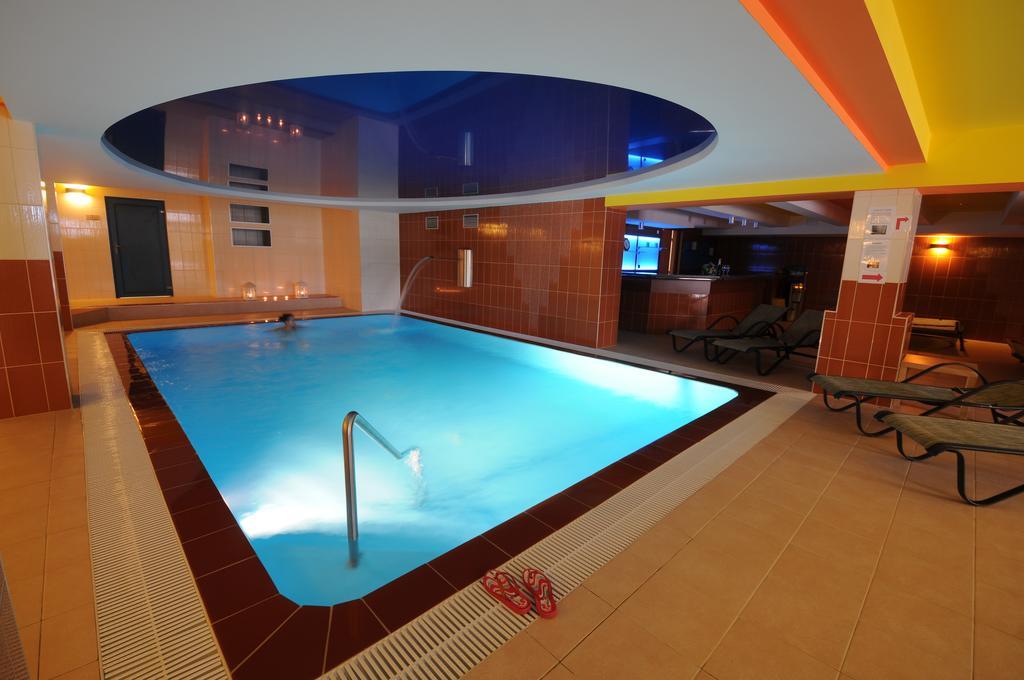 Wellness Resort Energetic Rožnov pod Radhoštěm Exteriör bild