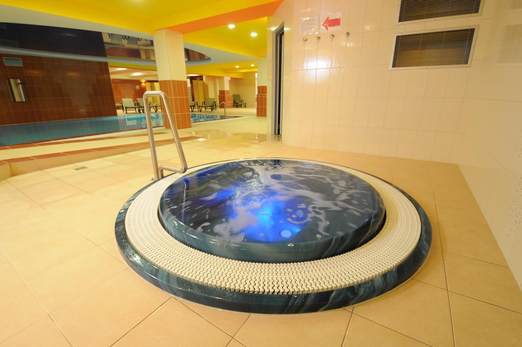 Wellness Resort Energetic Rožnov pod Radhoštěm Exteriör bild